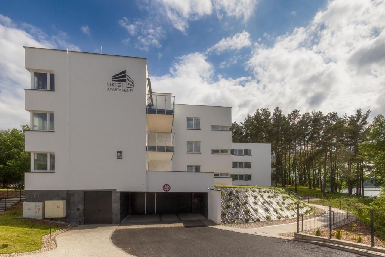 Przy Jeziorze Nr 2 *